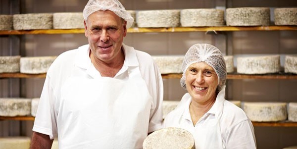 https://cdn-prod.dairyaustralia.com.au/-/media/dairy/images/buy-local/cheesemakers-profile-page/cheesemaker-charlton.jpg?rev=d1c148584a3c44e8b108c92ef54560fc&hash=97CB14331CF1D5040B2C9331319E4F0A