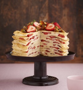 Impress your family and friends with this stunning strawberry crepe cake  from Anna Banana! Layers of soft an… | Strawberry crepe cake, Strawberry  crepes, Crepe cake