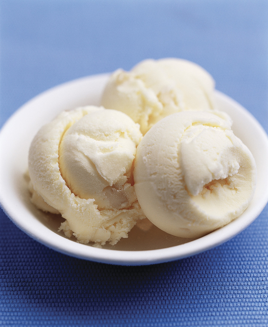 Three scoops of vanilla icecream in a bowl